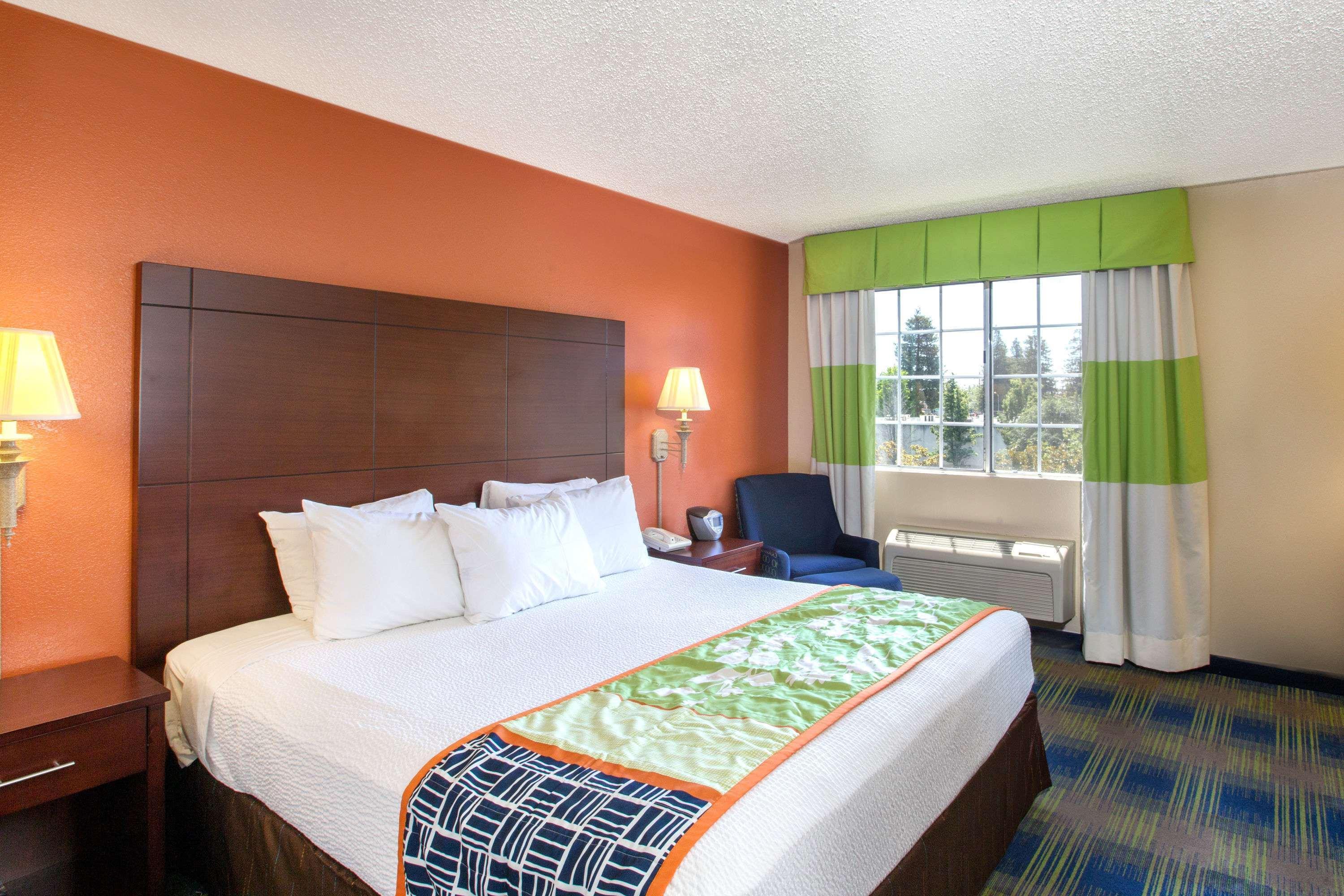 Days Inn By Wyndham Fremont Eksteriør billede