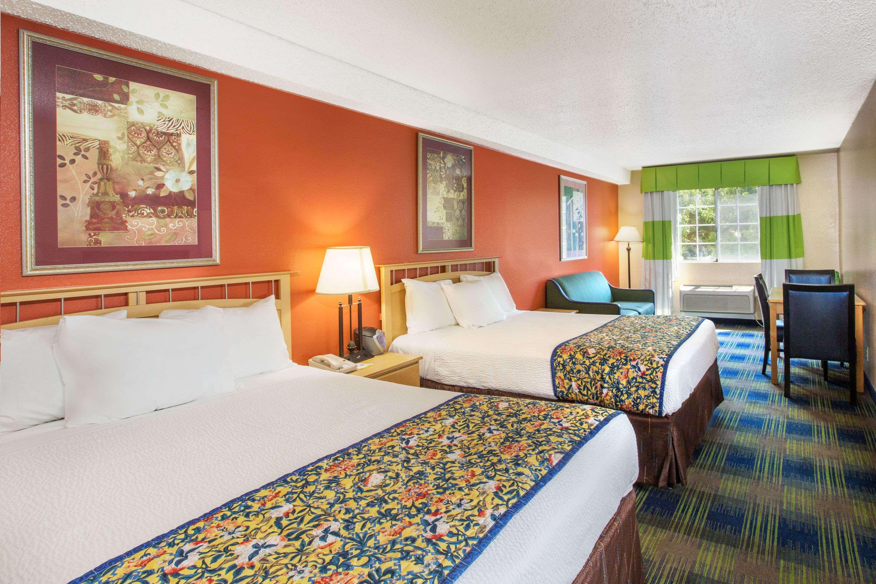 Days Inn By Wyndham Fremont Eksteriør billede