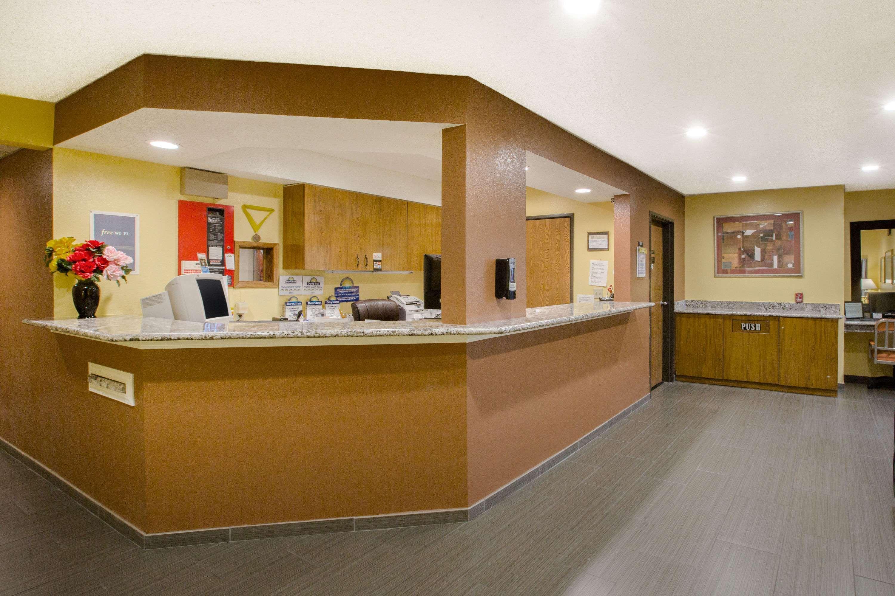 Days Inn By Wyndham Fremont Eksteriør billede